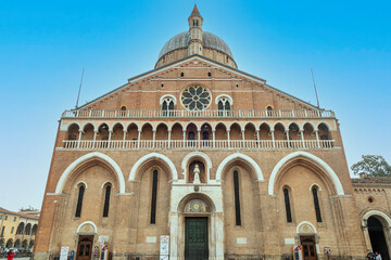 Fototapeta na wymiar The beautiful Basilica of S. Antonio In Padova