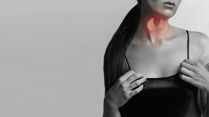 Naklejka premium Close-up black-white woman with thyroid gland. The virtual thyroid gland is drawn on the neck in red. Medical ultrasound diagnosis of thyroid gland and health checkup concept