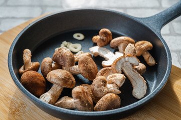 シイタケのガーリック炒め