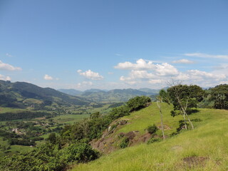 Obraz premium Gonçalves é uma encantadora cidade do interior de Minas Gerais, localizada na Serra da Mantiqueira, rica em paisagens próprias das cidades de serra, oferece diversas atrações em torno da natureza.