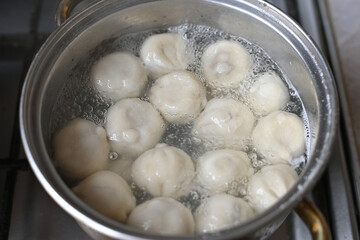 khinkali are boiled in a saucepan, boiled, the water is boiling