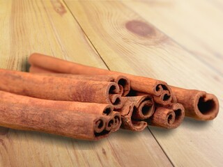 Cinnamon sticks and heap of powder on desk