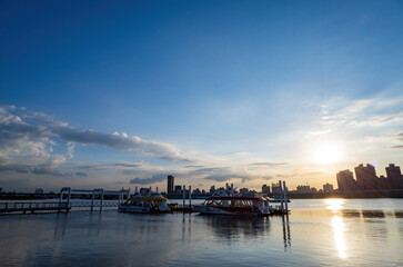Fototapeta premium Sunset river landscape along the Dadaocheng area