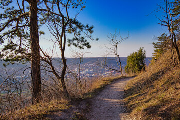 Wanderweg Saale Horizontal mit Blick auf das Saale Tal  und das Stadtzentrum von Jena, Thüringen, Deutschland