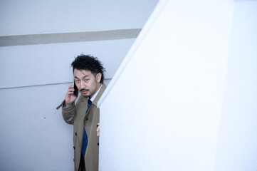 探偵や刑事の追跡風写真