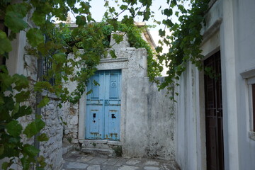 Greek village street and door - obrazy, fototapety, plakaty