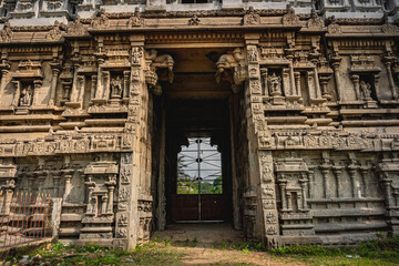 Fototapeta na wymiar Thirukalukundram is known for the Vedagiriswarar temple complex, popularly known as Kazhugu koil (Eagle temple). This temple consists of two structures, one at foot-hill and the other at top-hill