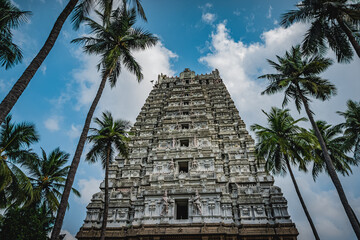 Thirukalukundram is known for the Vedagiriswarar temple complex, popularly known as Kazhugu koil...