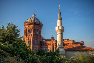 Fototapeta na wymiar Mosque and orthodox school in Balat, Istanbul 