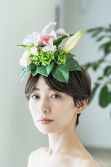 Naklejka premium 花冠をつけた女性 美容イメージ