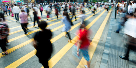 Obraz premium Crowd of people walking on busy hong kong street