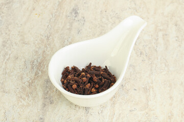 Dry Clove aroma in the bowl