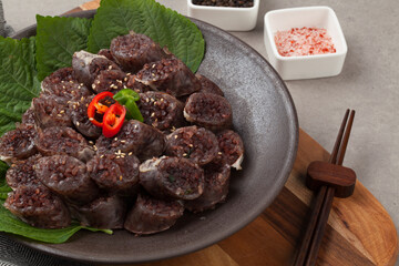 Sundae, boiled, steamed, intestines, pig intestines, glass noodles, vegetables, vegetables, food, meals, food, food, ingredients, ingredients, soft, chewy, chewy, condiments, savory, cooking, cook, me