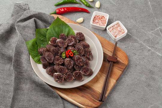 Sundae, boiled, steamed, intestines, pig intestines, glass noodles, vegetables, vegetables, food, meals, food, food, ingredients, ingredients, soft, chewy, chewy, condiments, savory, cooking, cook, me
