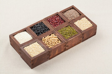 Red beans, black beans, beans, rice, mung beans, lentils, brown rice, barley, food, grains, crops, plants, vegetation, ingredients, superfoods, grains, well-being, well-being, products, protein, diet,