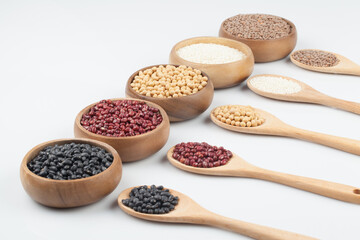 Red beans, black beans, beans, rice, mung beans, lentils, brown rice, barley, food, grains, crops, plants, vegetation, ingredients, superfoods, grains, well-being, well-being, products, protein, diet,