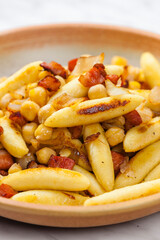 schupfnudel with bacon, onion and chick peas