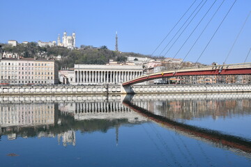 Naklejka premium Lyon Courthouse with the Basilica of Notre Dame de Fourvière in the background and the footbridge of the courthouse in front 