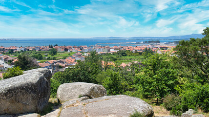 Vista de la villa gallega de Cambados en el litoral de España