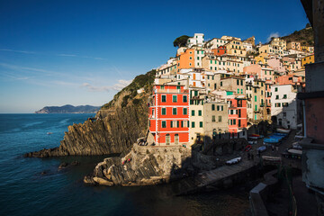 Fototapeta na wymiar view of the town of riomaggiore by the sea in italy 