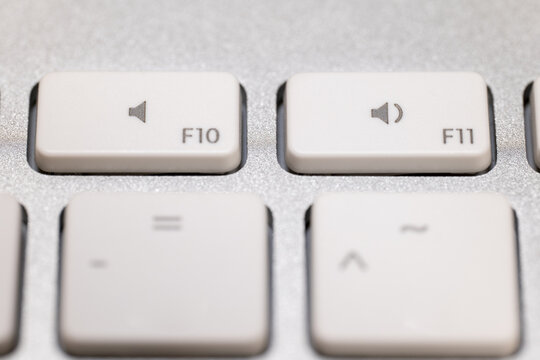 キーボードのF10とF11のキー　音量調整