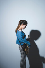 女性ギタリスト