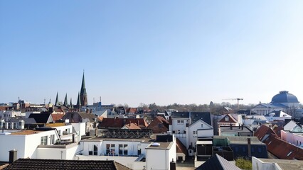 Innenstadt on Oldenburg i. O. an einem wolkenfreien Sommertag