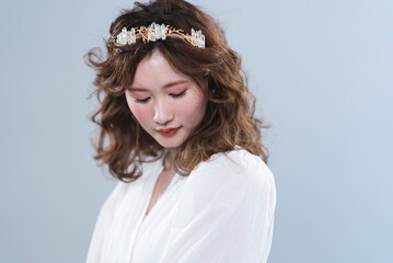 花嫁ヘアメイクをした女性