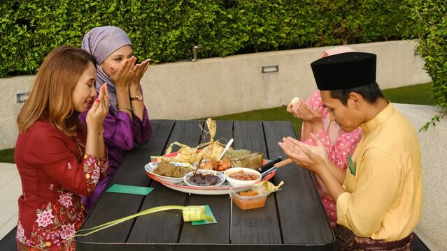 A handheld footage of family recite prayer during "Hari Raya Aidilfitri" at the park. Malay celebration for Eid Mubarak". Moment waited by Malaysian, 2 years without celebration caused by covid-19.