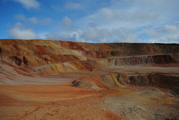 A mine spit open wit orange and red shades.