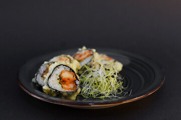 plato de sushi restaurante 