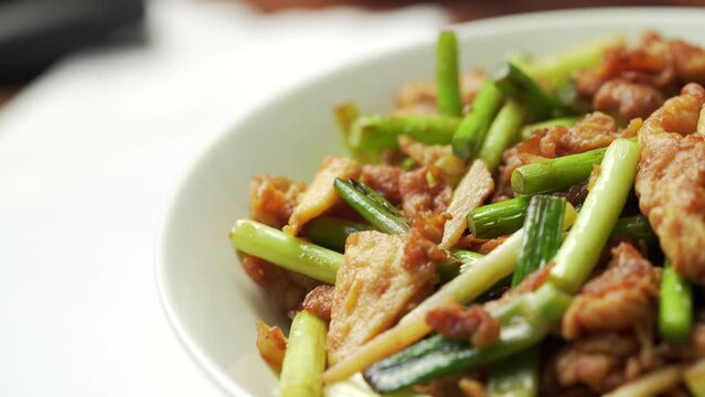 Northeastern characteristics, Chinese home-style stir-fried vegetables, scrambled eggs with garlic moss