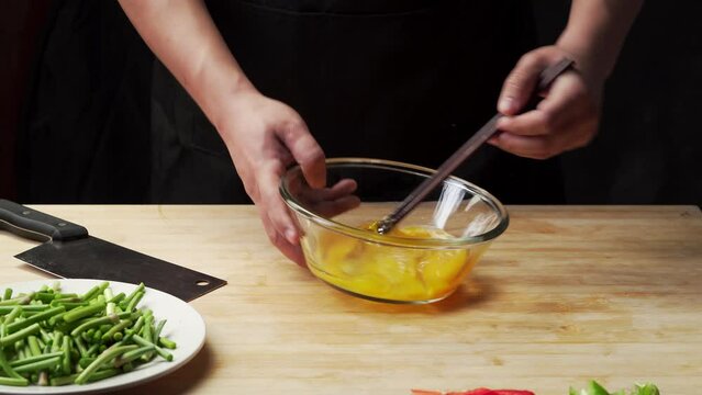Northeastern characteristics, Chinese home-style stir-fried vegetables, scrambled eggs with garlic moss