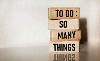 Text TO DO SO MANY THINGS written on wooden blocks