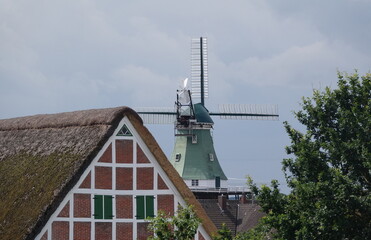 Fototapeta na wymiar Windmühle Venti Amici in Hollem-Twielenfleth