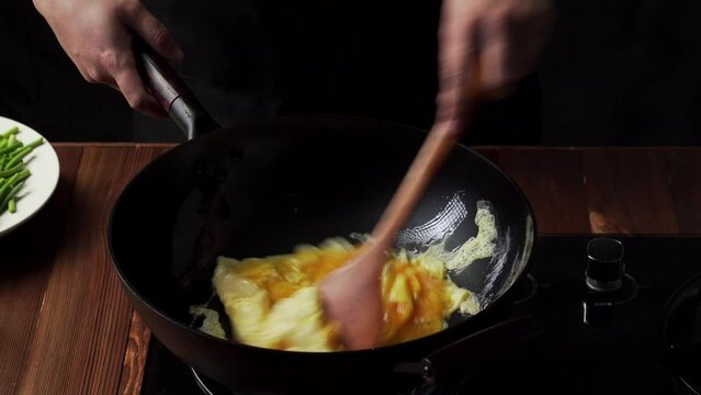Northeastern characteristics, Chinese home-style stir-fried vegetables, scrambled eggs with garlic moss