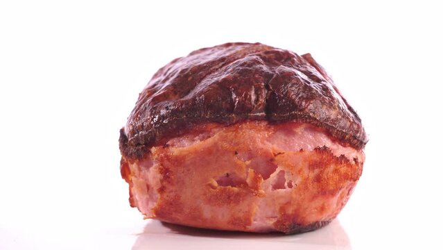 Fleischk&auml;se auf einem Drehteller freigestellt auf wei&szlig;em Hintergrund