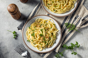 Homemade Italian Spaghetti Algio e Olio - obrazy, fototapety, plakaty