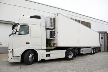 camión frigorífico blanco transporte alimentación pescado marisco 4M0A9883-as22 - 495715703