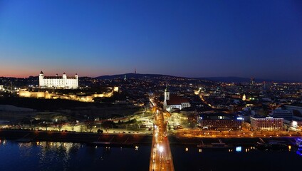 Bratislava in der Slowakei in der Nacht