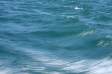 Naklejka premium Blue waves of sea in blurred motion abstract horizontal