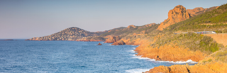 Voyage au milieu du Massif de l'Esterel dans le sud de la France