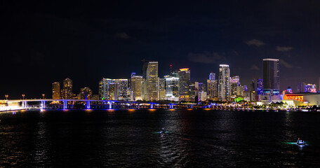 Fototapeta na wymiar Colorful Miami and Bayside by night - travel photography