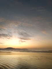 Fototapeta na wymiar Praia, Por do Sol, Conchas, Mar