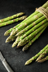 Frischer, grüner Spargel