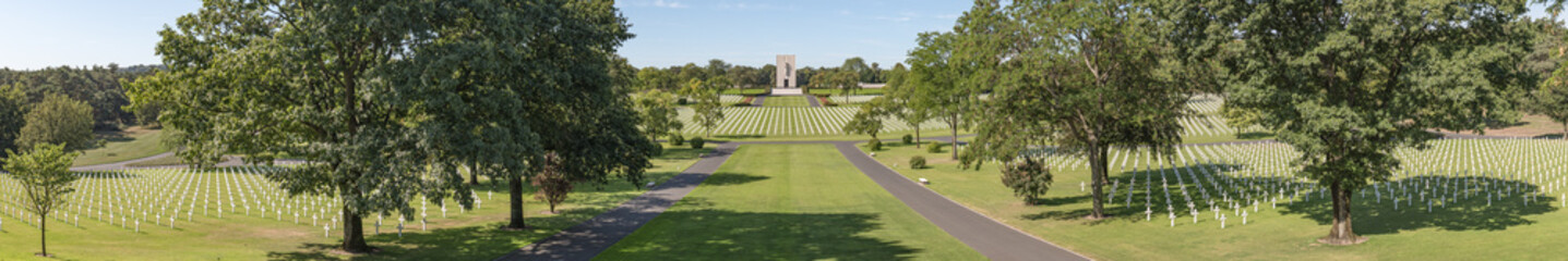 Obraz premium Lorraine American Cemetery panorama