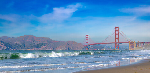 Malerischer Blick auf die Golden Gate Bridge vom Baker Beach in San Francisco CA, USA