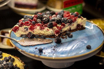 cheesecake with berries
