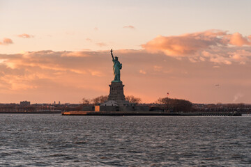 Naklejka premium Statue of Liberty at Sunset