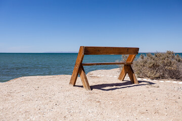 Banca con vista al mar 